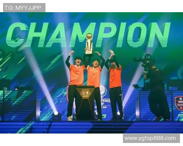 全国锦标赛回顾：上海足球队展现出强大实力与团队精神的精彩表现